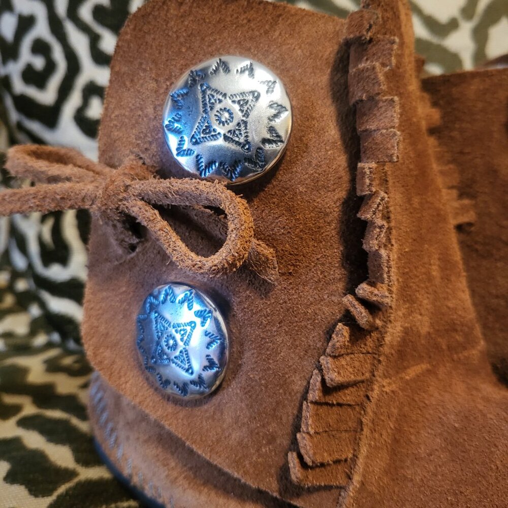 Minnetonka Women's Brown Suede Two Button Hardsole Boot - Picture 3 of 8